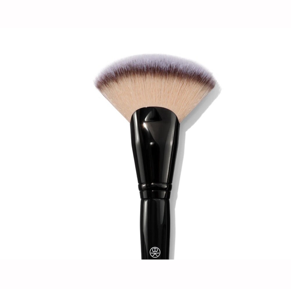 BK Beauty Nikki La Rose N18 Ultimate Contour Makeup Brush New - Picture 2 of 3
